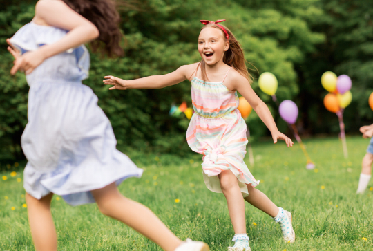 Top des jeux plein-air à organiser avec un groupe d'enfants : poules, renards, vipères