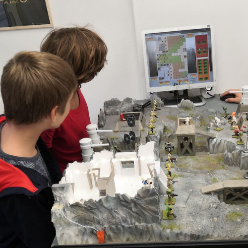 Stratèges : salle de jeu avec enfants