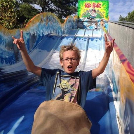 Kid Parc - Enfant sur toboggan