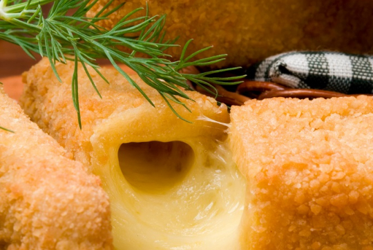 Les salades qu'adorent les enfants :  Camembert pané