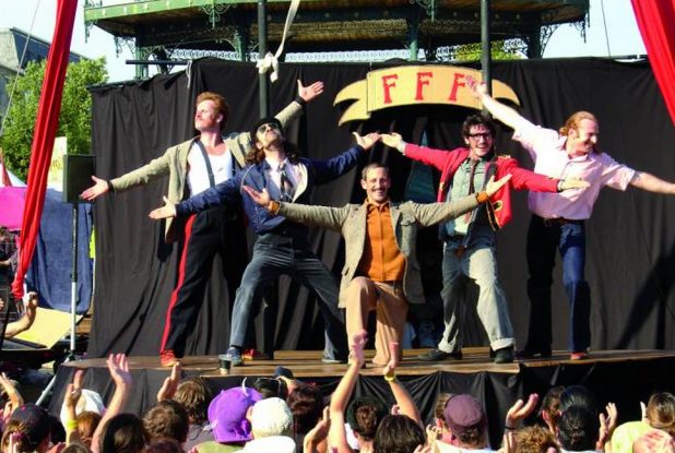 Five Foot Fingers à La Déferlante