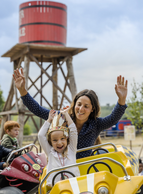 Mer de Sable : manège voiture avec coiffe d'Indien