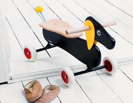 Idée enfant 1 2 3 4 5 ans : Teckel de Brio, trotteur bébé