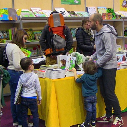 Libraires à La fête du livre de jeunesse de Saint-Paul-Trois-Châteaux