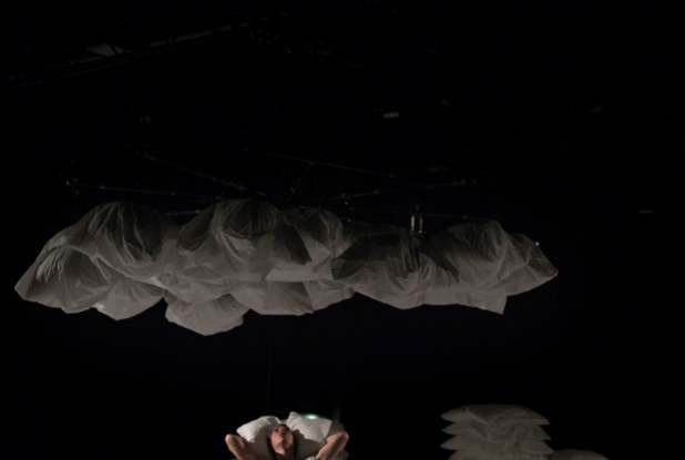 1000 chemins d'oreillers - une scène de coussins