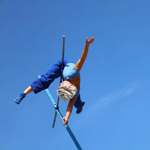 Eclats de Cirque 2024 : Bleu Tenace - Cie Rhizome