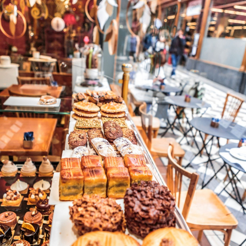 Le Valentin : café dans un passage couvert