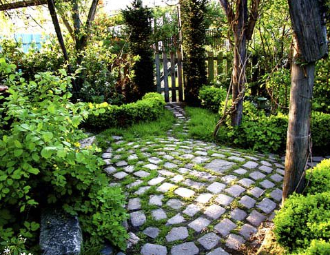 Ferme du Bonheur - Cour pavée