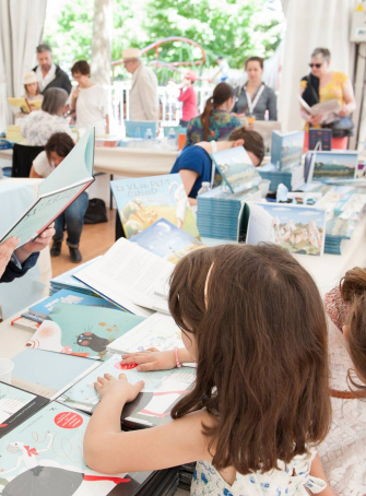 Le livre est à l’honneur place de la Comédie