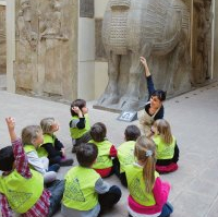 Atelier au Louvre : Géants et génies de glaise
