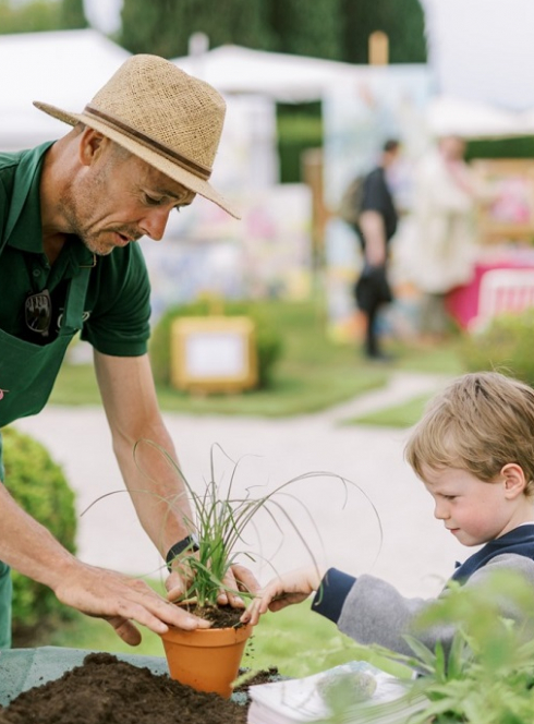 Fête des Roses et des Plantes : Atelier rempotage avec les enfants