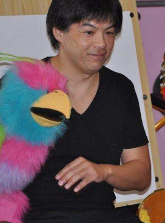 Yu et la tortue avancent avancent