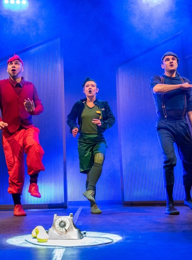 Les poules mouillées volontaires - AGORA Theater