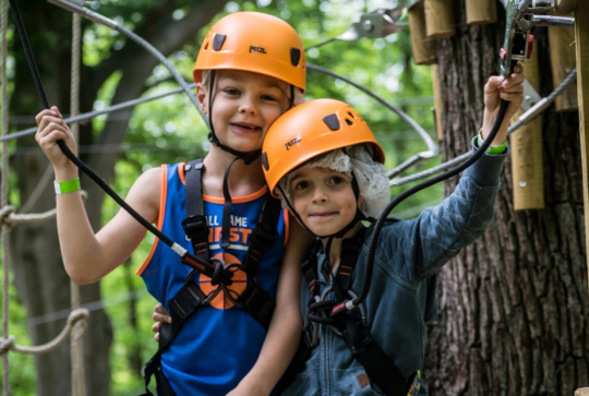 AccroCamp Toulouse : enfants dans les arbres