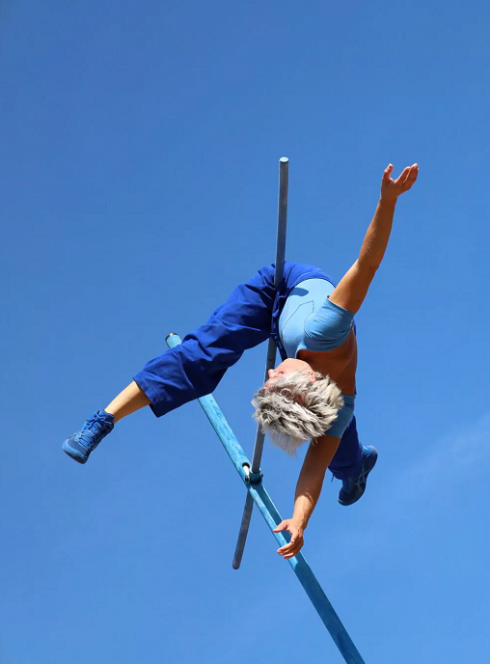 Eclats de Cirque 2024 : Bleu Tenace - Cie Rhizome