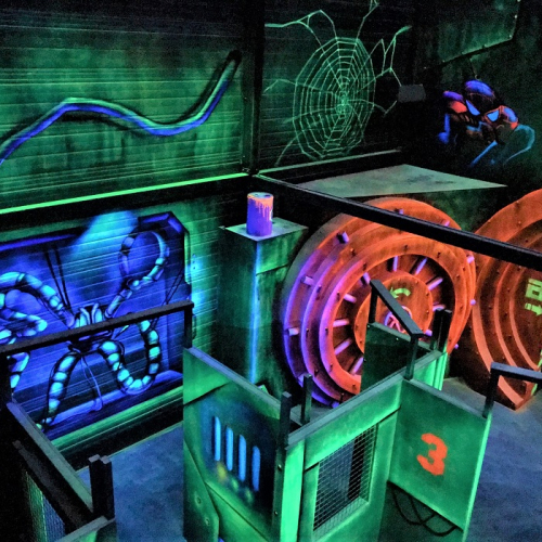 LaserMaxx Cannes 06 : Couloirs plongés dans la pénombre