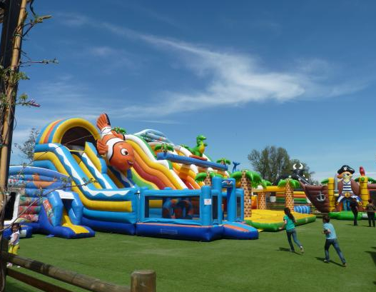 Un aperçu du parc de loisirs Corbi parc.