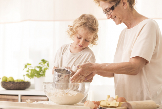 cuisine petite-fille et sa grand-mère