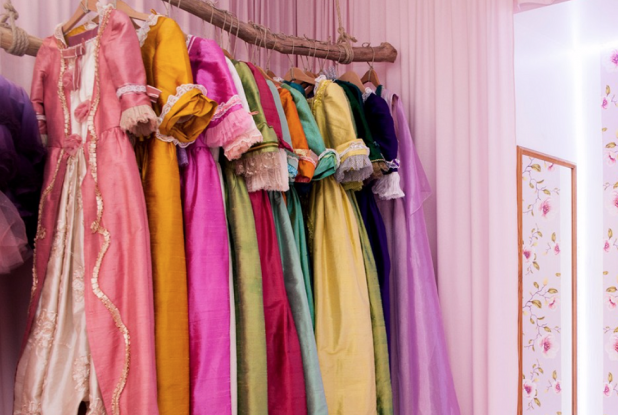 Queenie in Powerland : dressing