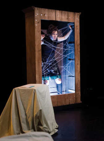 Une vie de mouche - Pim Pam : Knud empêtrée