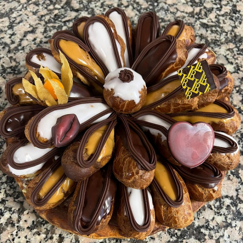 LB pâtisserie : Un gâteau de choux et d'éclairs