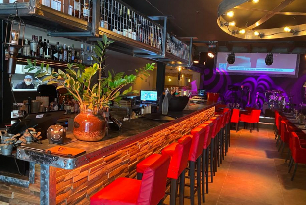 Café Scène : le bar et la scène