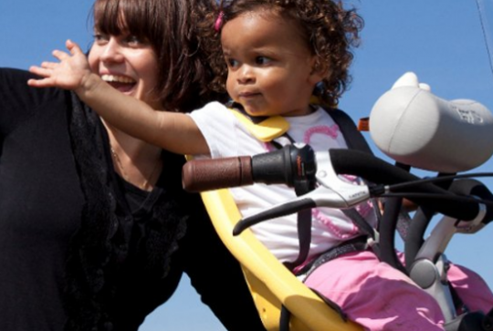 Vélo : du matériel tendance pour votre balade en famille - Siège Yepp Mini