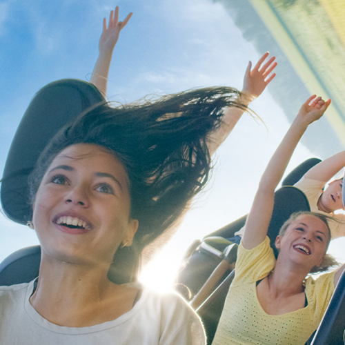 Jeunes sur le Mystic à Walibi Rhône-Alpes