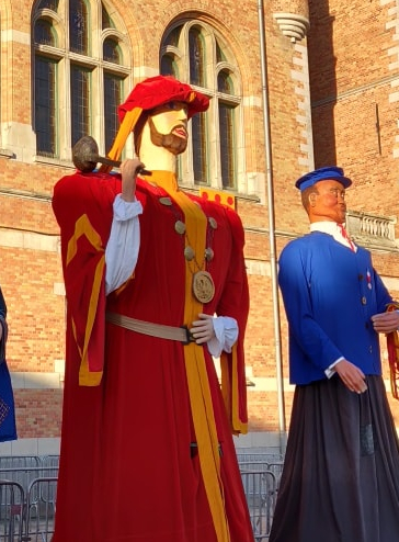 Fête des Louches : Grandes marionnettes