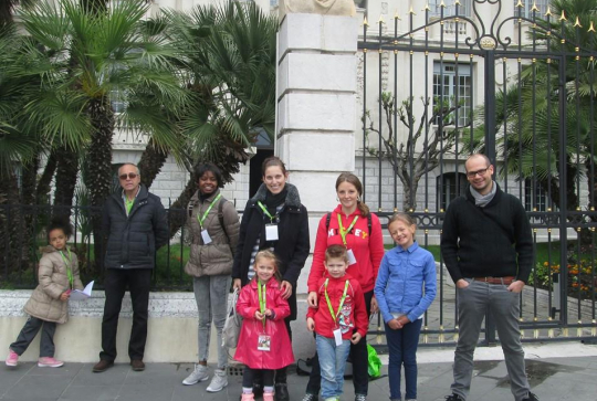 Chasse aux oeufs de Pâques à Nice - groupe