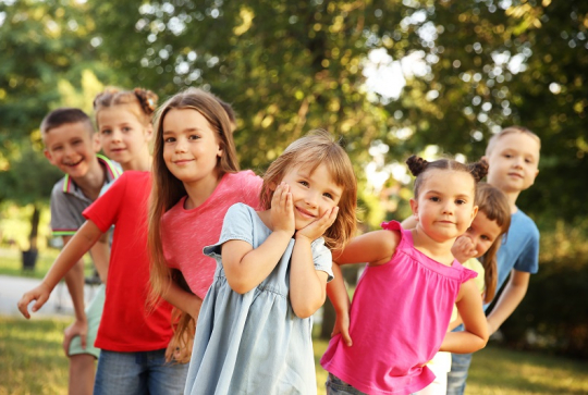Adobe Stock - Groupe d'enfants