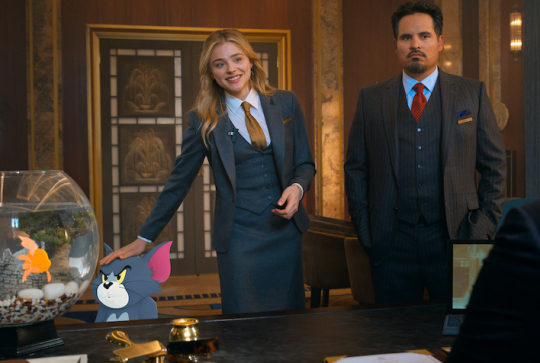 Tom & Jerry, le film : Kayla dans le bureau du directeur