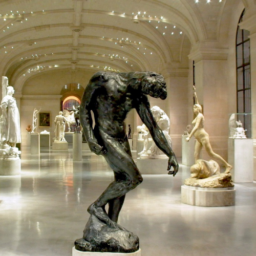 Expo Rodin/Bourdelle, corps à corps : Statut de Rodin noire au milieu d'autres statues blanches