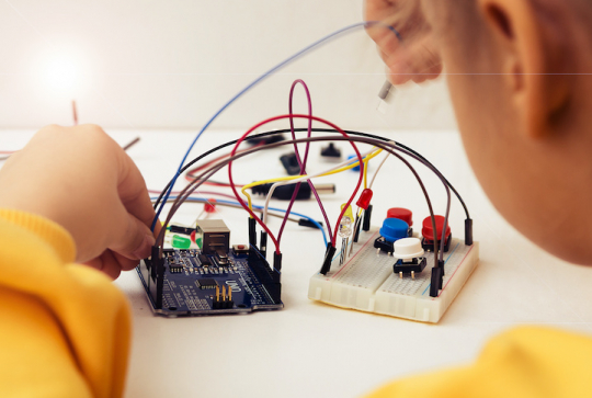 Apprendre le code et la programmation aux enfants en s'amusant : électronique