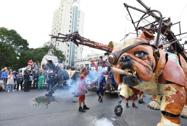 Le Bull Machin de Royal de Luxe à Villeurbanne