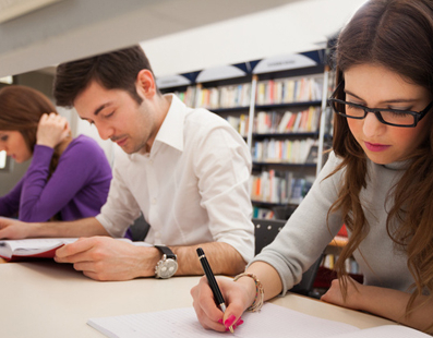 Baby sitter étudiant, à la sortie de l'école