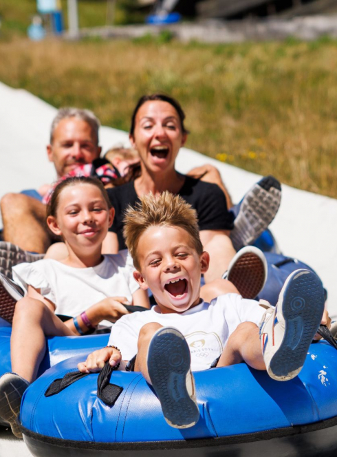 Vacances d'été en famille à Méribel - descente en bouée