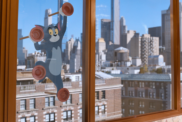 Tom & Jerry, le film : Tom à la fenêtre