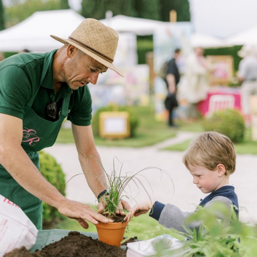 Fête des Roses et des Plantes : Atelier rempotage avec les enfants