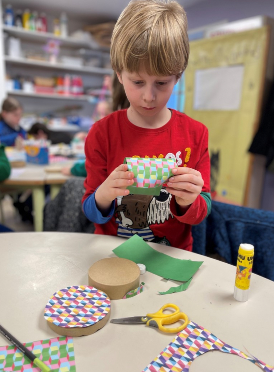 Atelier enfant au Musée de Montmartre : pliage