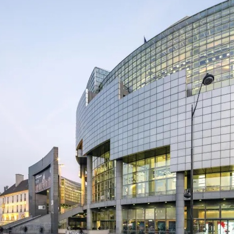 Opera national de Paris - Opéra Bastille : facade principale sur la place de la Bastille