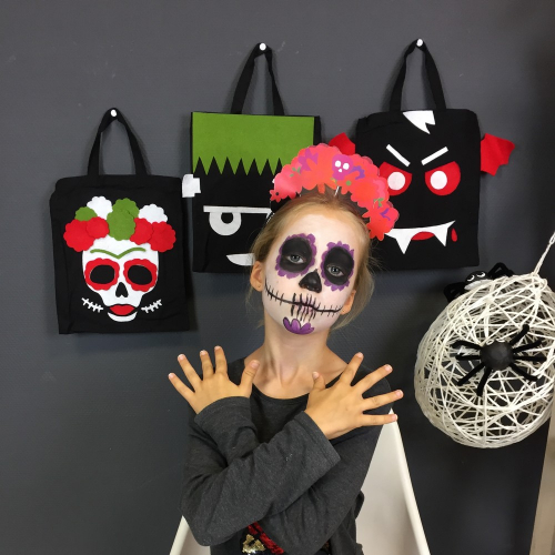 Halloween : maquillage de tête de mort mexicaine