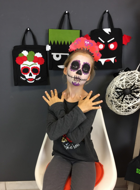Halloween : maquillage de tête de mort mexicaine