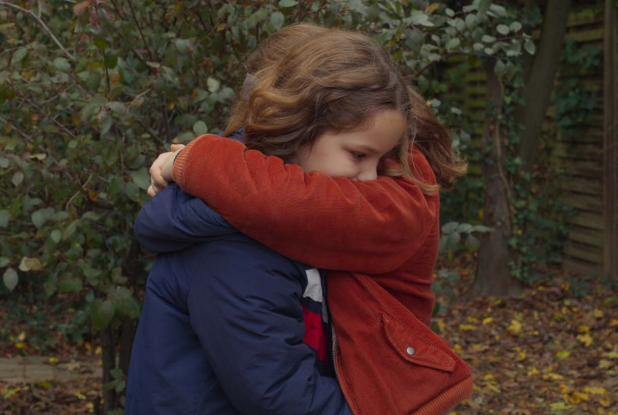 Petite maman : câlin