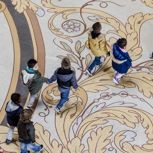 Palais de la découverte : enfants vus d'en haut