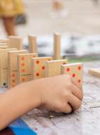 Festival des Jeux de Saint-Herblain : jouets en bois, dominos