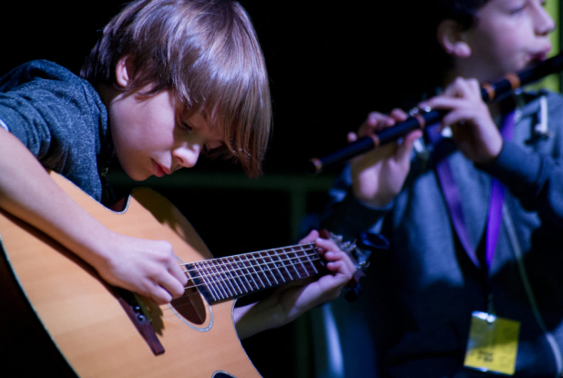 Bogue d'or - enfants et instruments