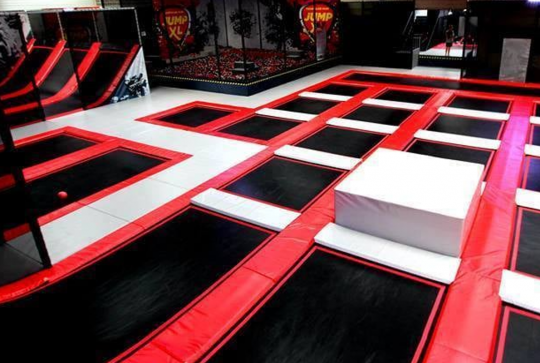 Trampoline Park You Jump : Une multitude de trampolines à l'intérieur