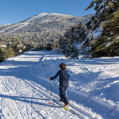 Ski de fond et des raquettes près de Nice : 5 stations à découvrir : Enfant ski de fond