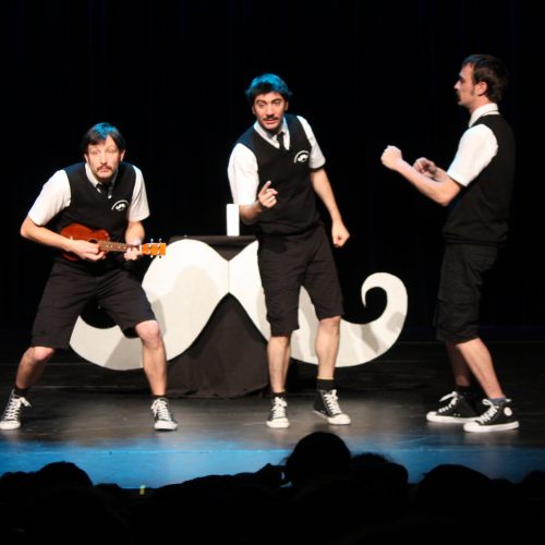 Pétiloquent Moustache Poésie Club